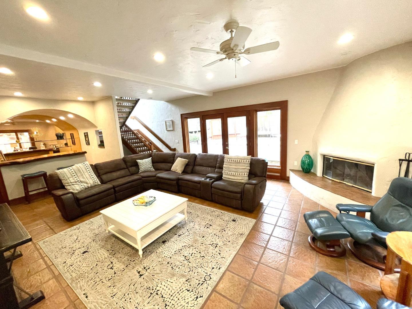 Detail Gallery Image 13 of 32 For 142 Carmel Riviera Dr, Carmel,  CA 93923 - 4 Beds | 3/1 Baths