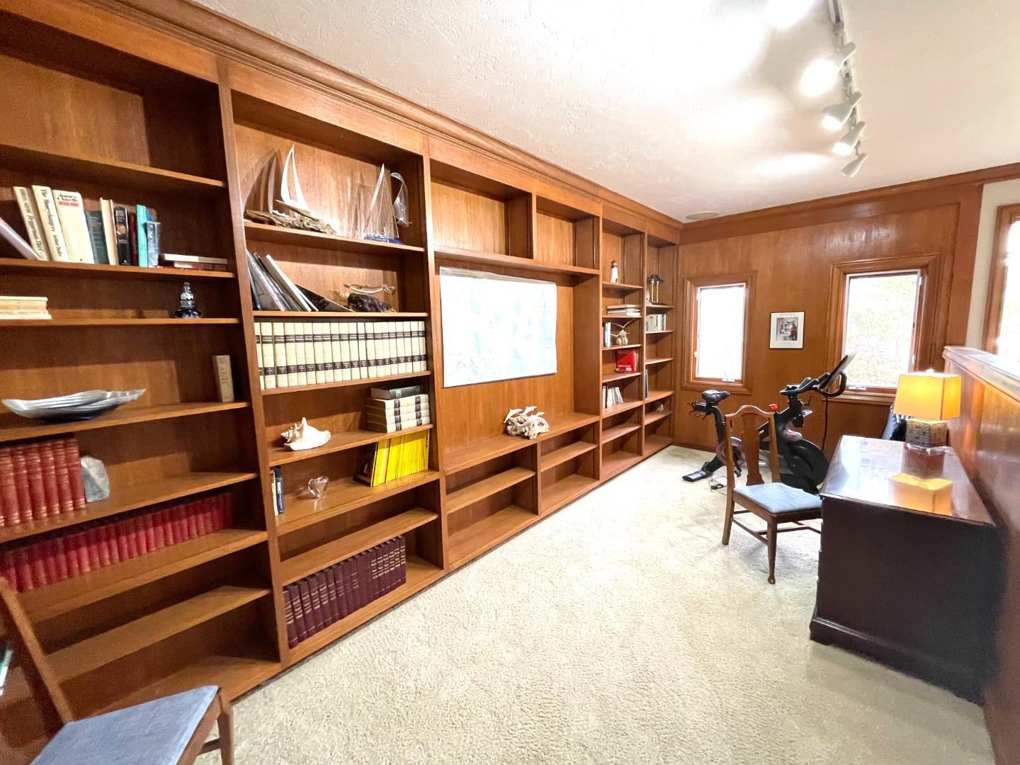 Detail Gallery Image 21 of 32 For 142 Carmel Riviera Dr, Carmel,  CA 93923 - 4 Beds | 3/1 Baths