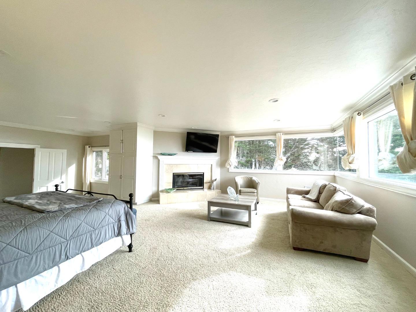 Detail Gallery Image 22 of 32 For 142 Carmel Riviera Dr, Carmel,  CA 93923 - 4 Beds | 3/1 Baths