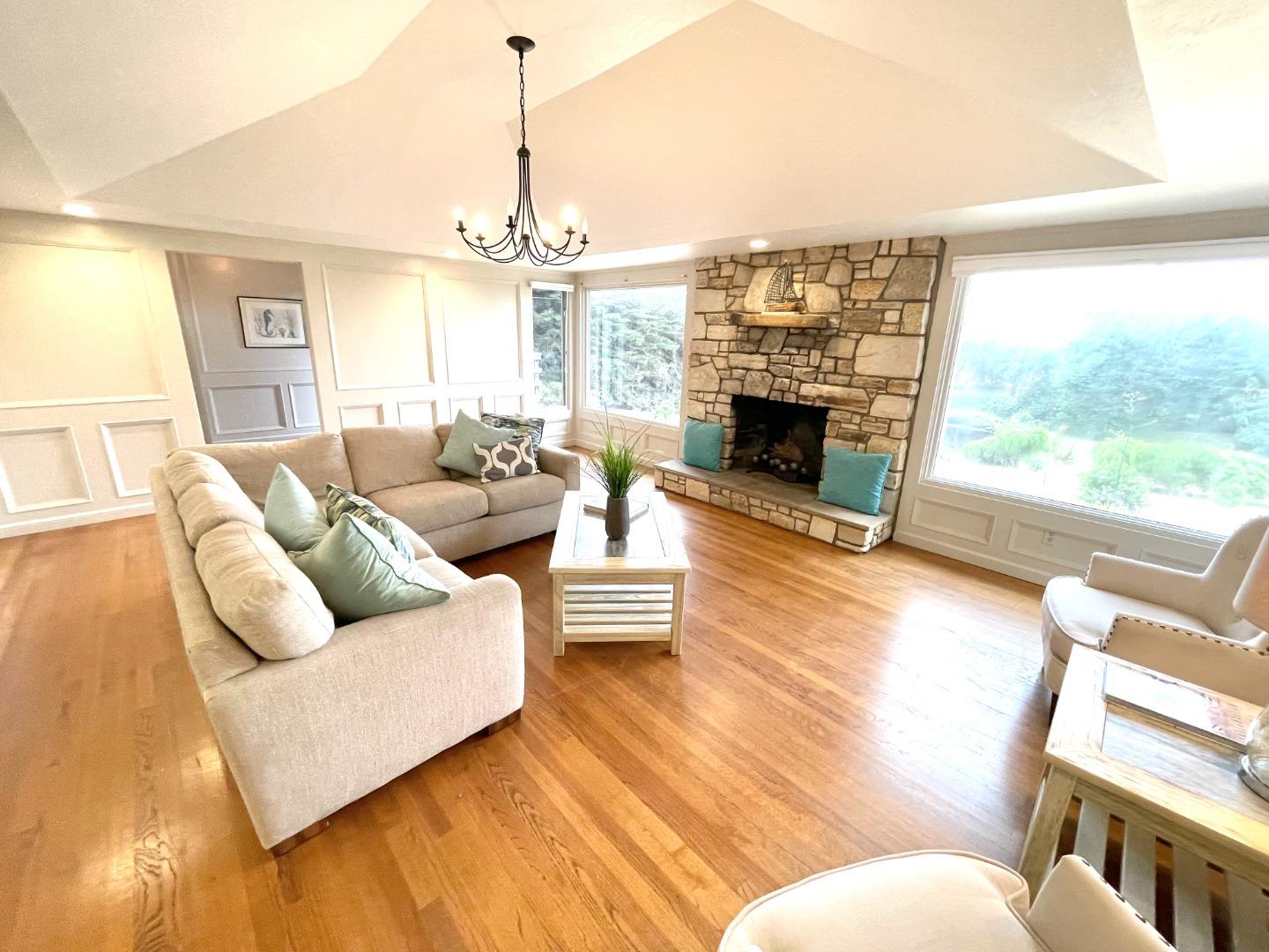 Detail Gallery Image 6 of 32 For 142 Carmel Riviera Dr, Carmel,  CA 93923 - 4 Beds | 3/1 Baths