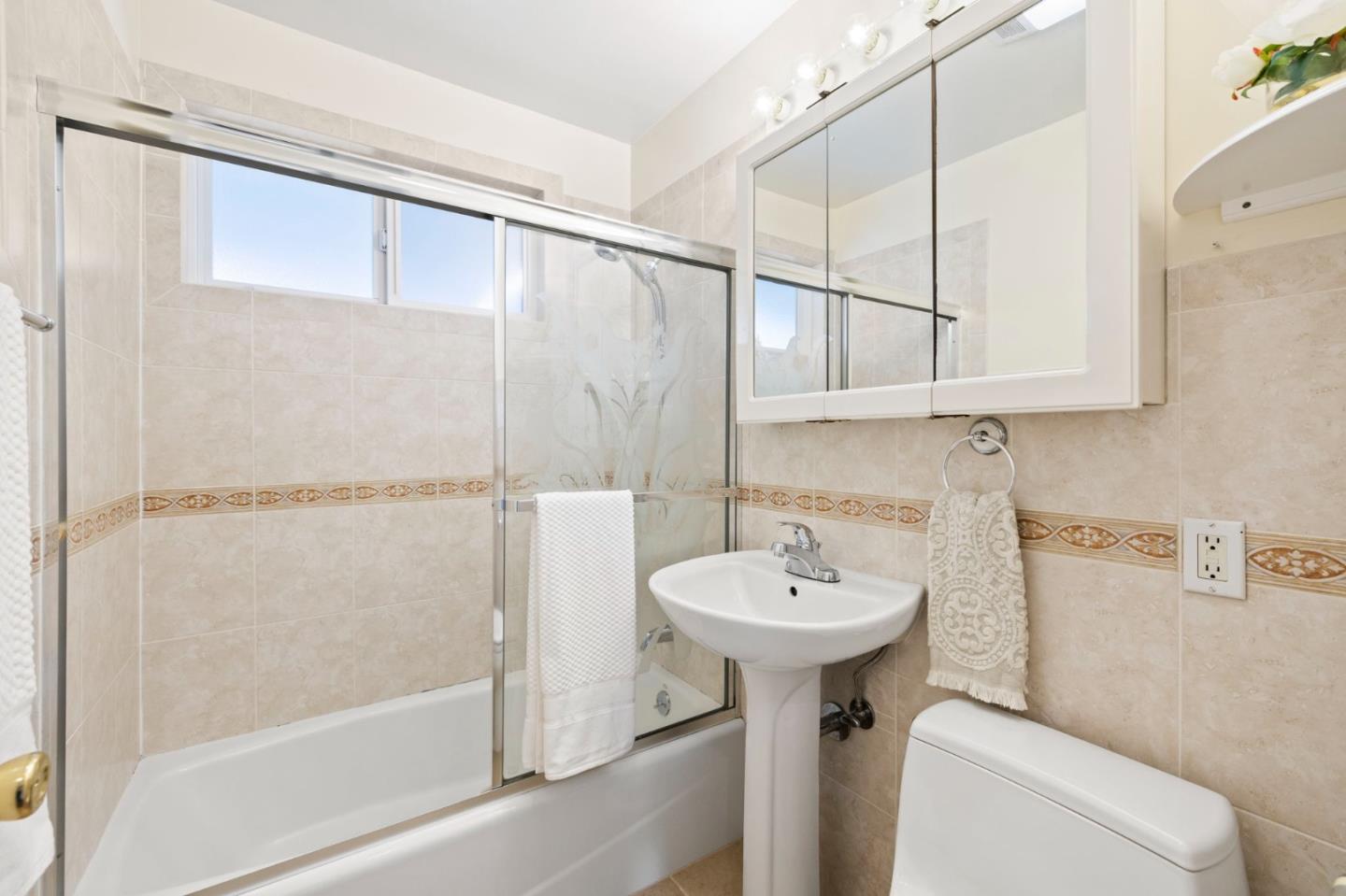 Detail Gallery Image 17 of 30 For 808 Kathryne Ave, San Mateo,  CA 94401 - 2 Beds | 1 Baths