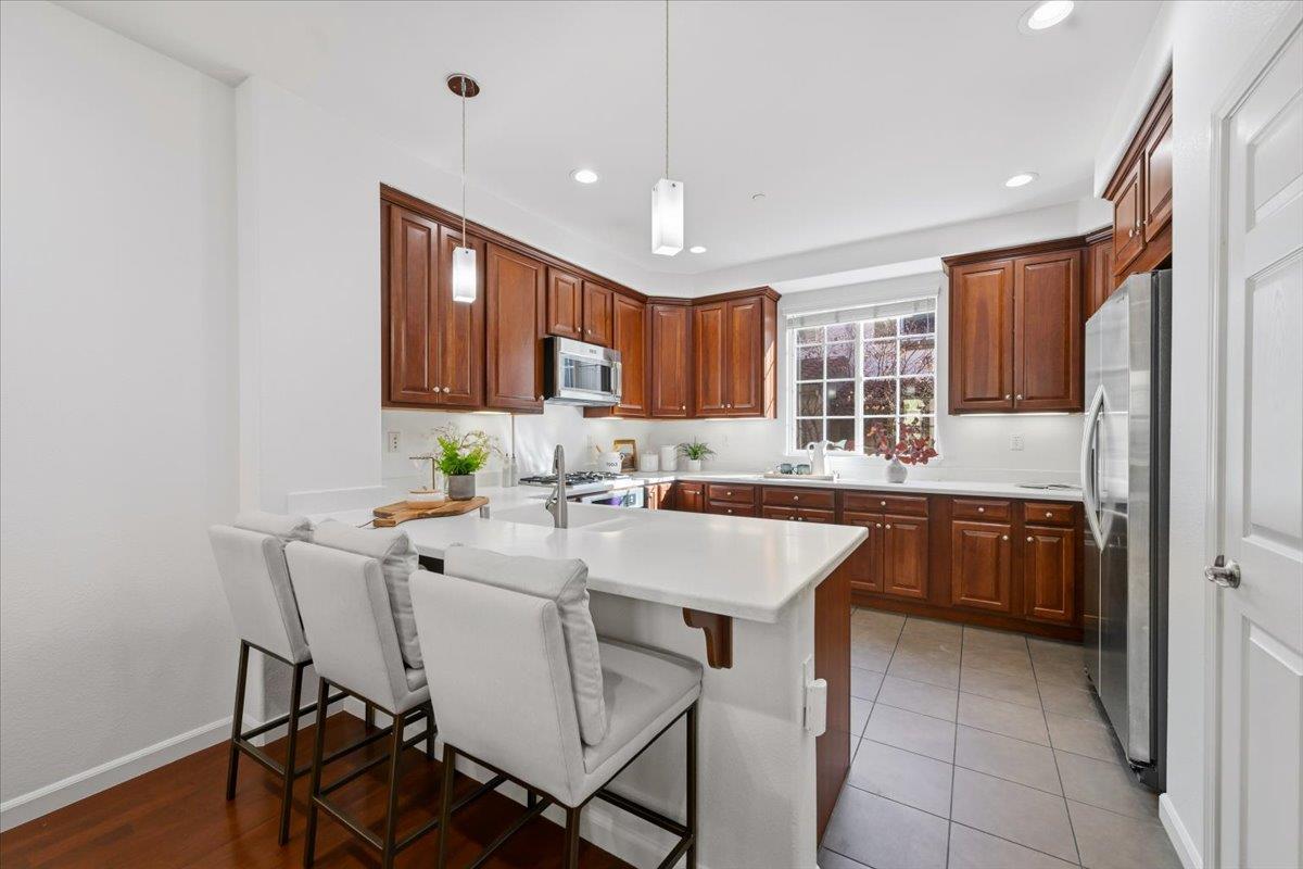 Detail Gallery Image 12 of 76 For 212 Boston Fern Cmn, Fremont,  CA 94539 - 4 Beds | 2/1 Baths