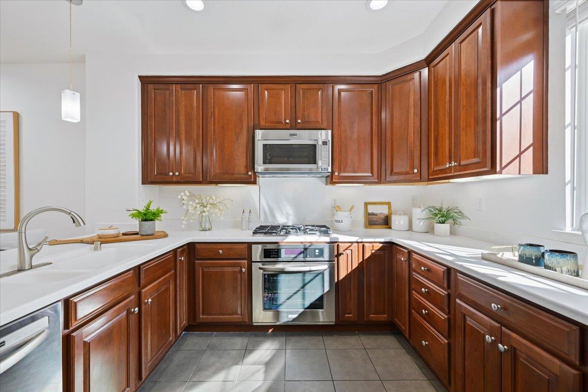 Detail Gallery Image 19 of 76 For 212 Boston Fern Cmn, Fremont,  CA 94539 - 4 Beds | 2/1 Baths