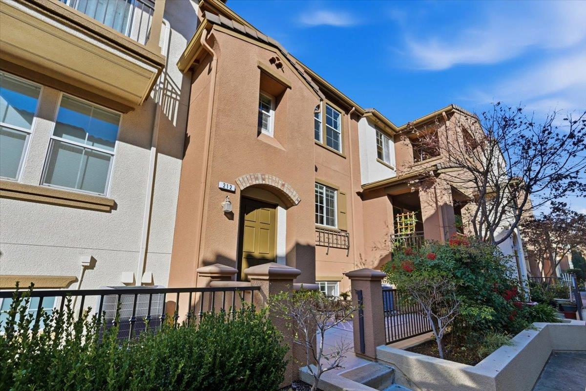 Detail Gallery Image 2 of 76 For 212 Boston Fern Cmn, Fremont,  CA 94539 - 4 Beds | 2/1 Baths