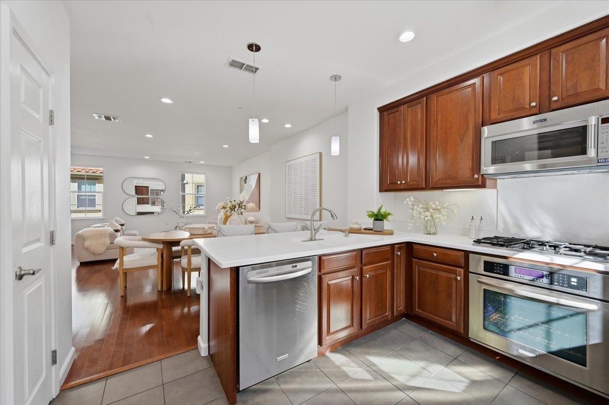 Detail Gallery Image 22 of 76 For 212 Boston Fern Cmn, Fremont,  CA 94539 - 4 Beds | 2/1 Baths