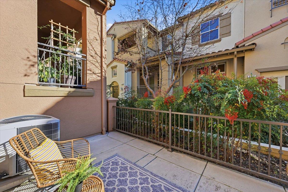 Detail Gallery Image 5 of 76 For 212 Boston Fern Cmn, Fremont,  CA 94539 - 4 Beds | 2/1 Baths