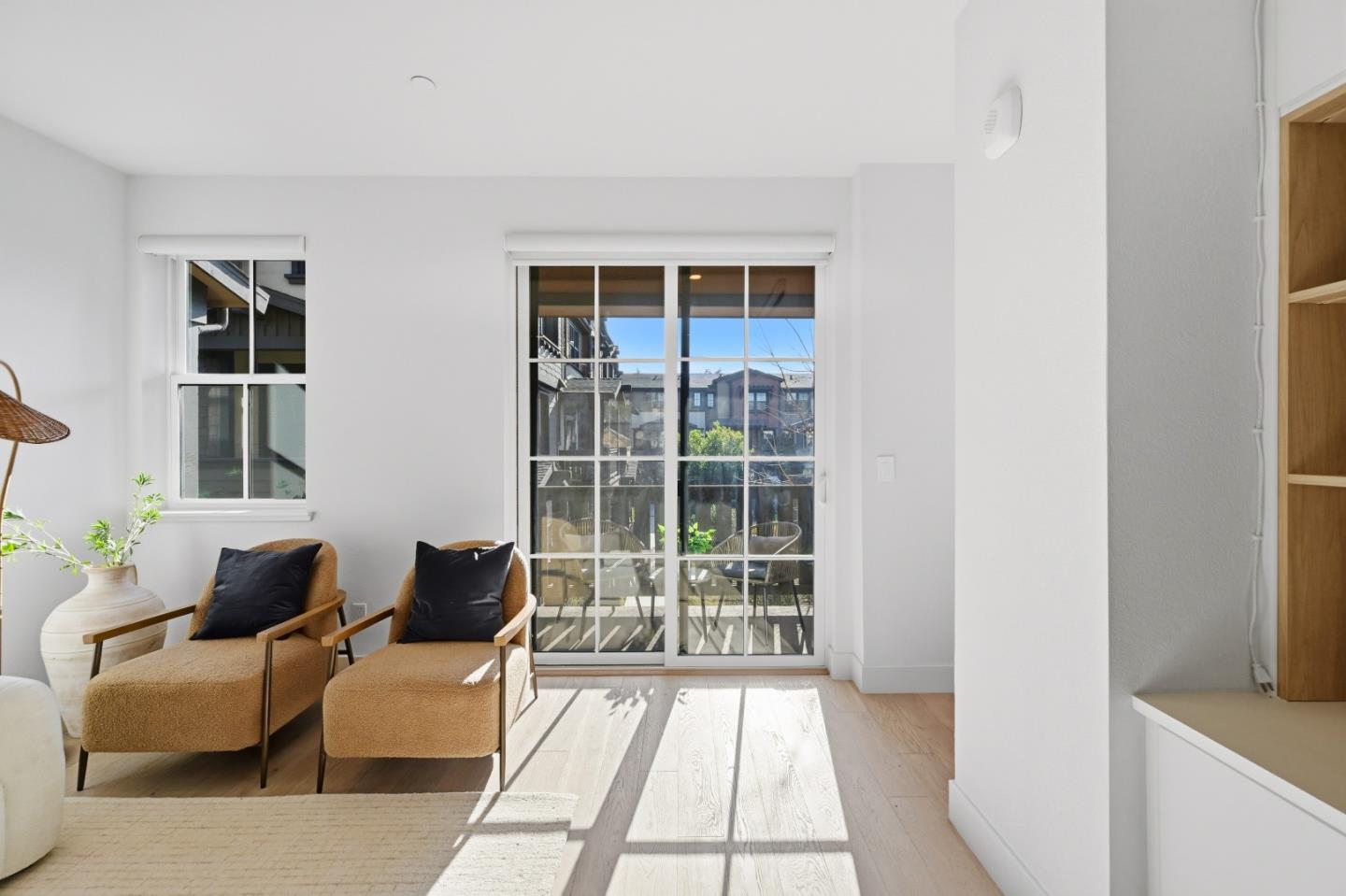 Detail Gallery Image 14 of 110 For 2020 Thea Cir, Mountain View,  CA 94043 - 3 Beds | 3/1 Baths