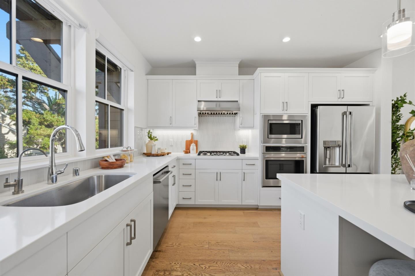 Detail Gallery Image 17 of 110 For 2020 Thea Cir, Mountain View,  CA 94043 - 3 Beds | 3/1 Baths