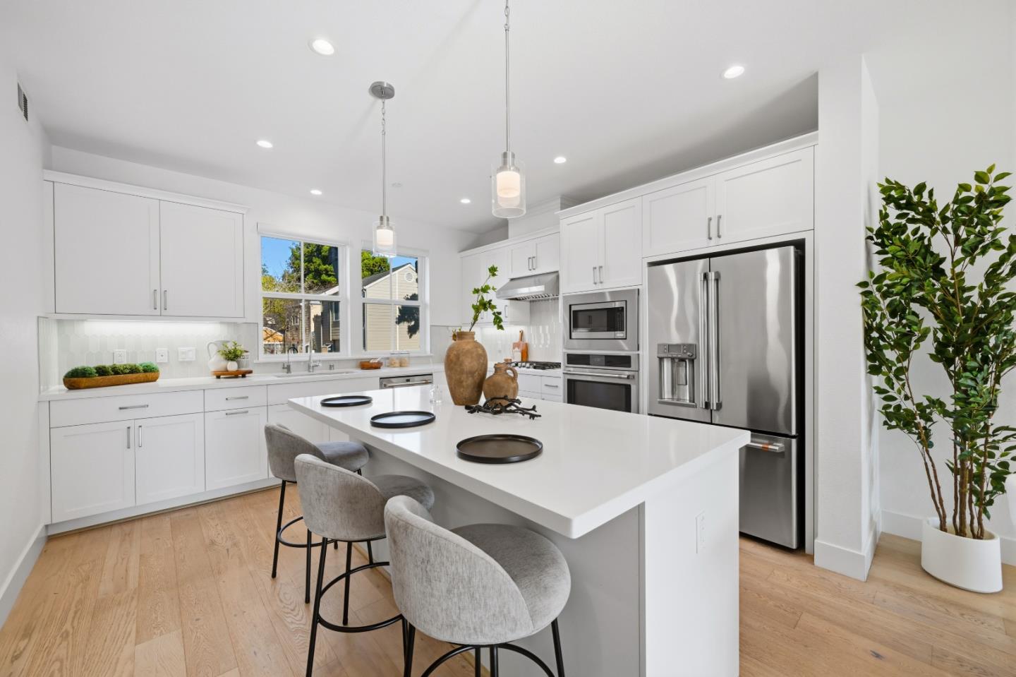 Detail Gallery Image 21 of 110 For 2020 Thea Cir, Mountain View,  CA 94043 - 3 Beds | 3/1 Baths