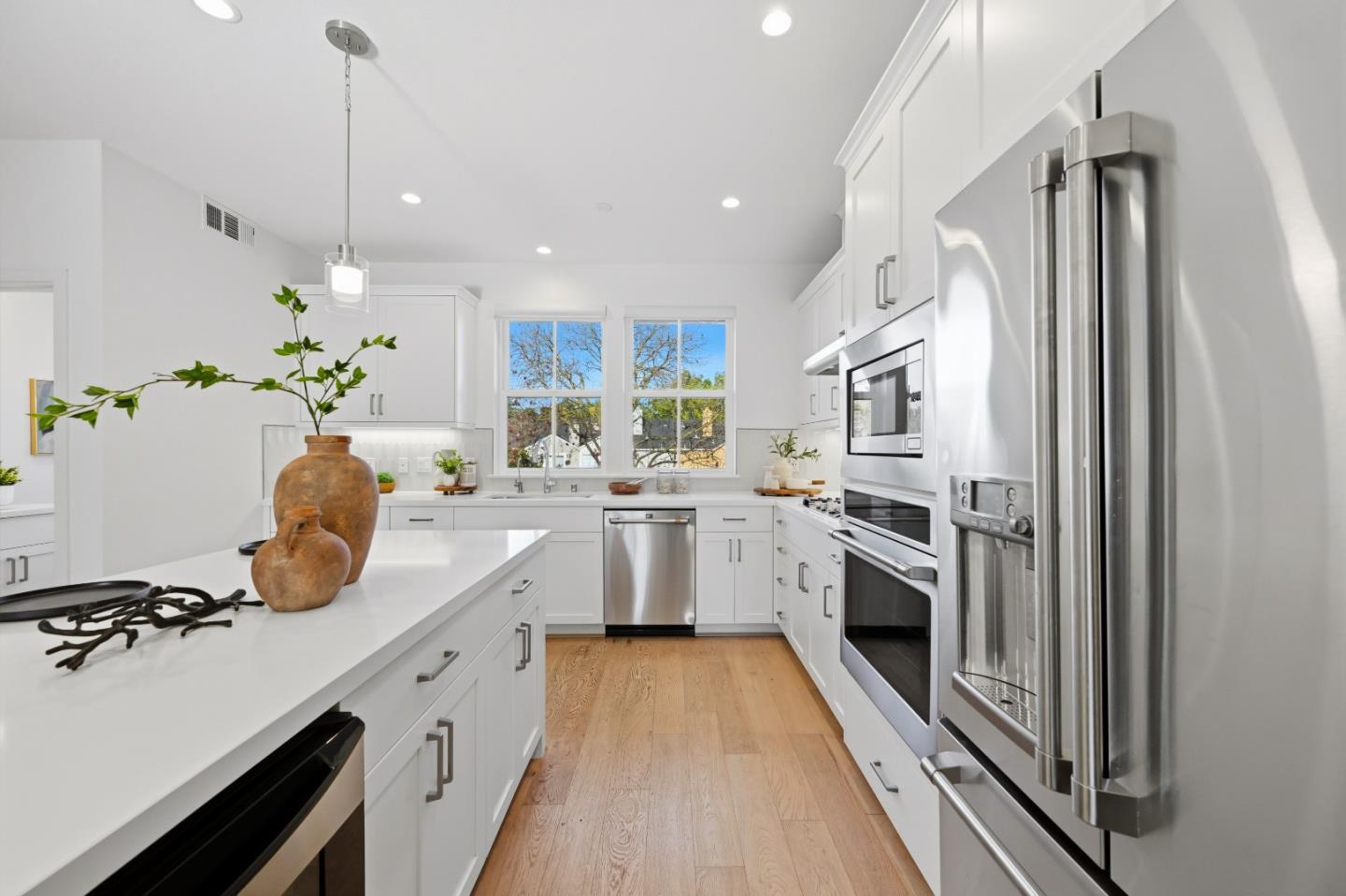 Detail Gallery Image 24 of 110 For 2020 Thea Cir, Mountain View,  CA 94043 - 3 Beds | 3/1 Baths