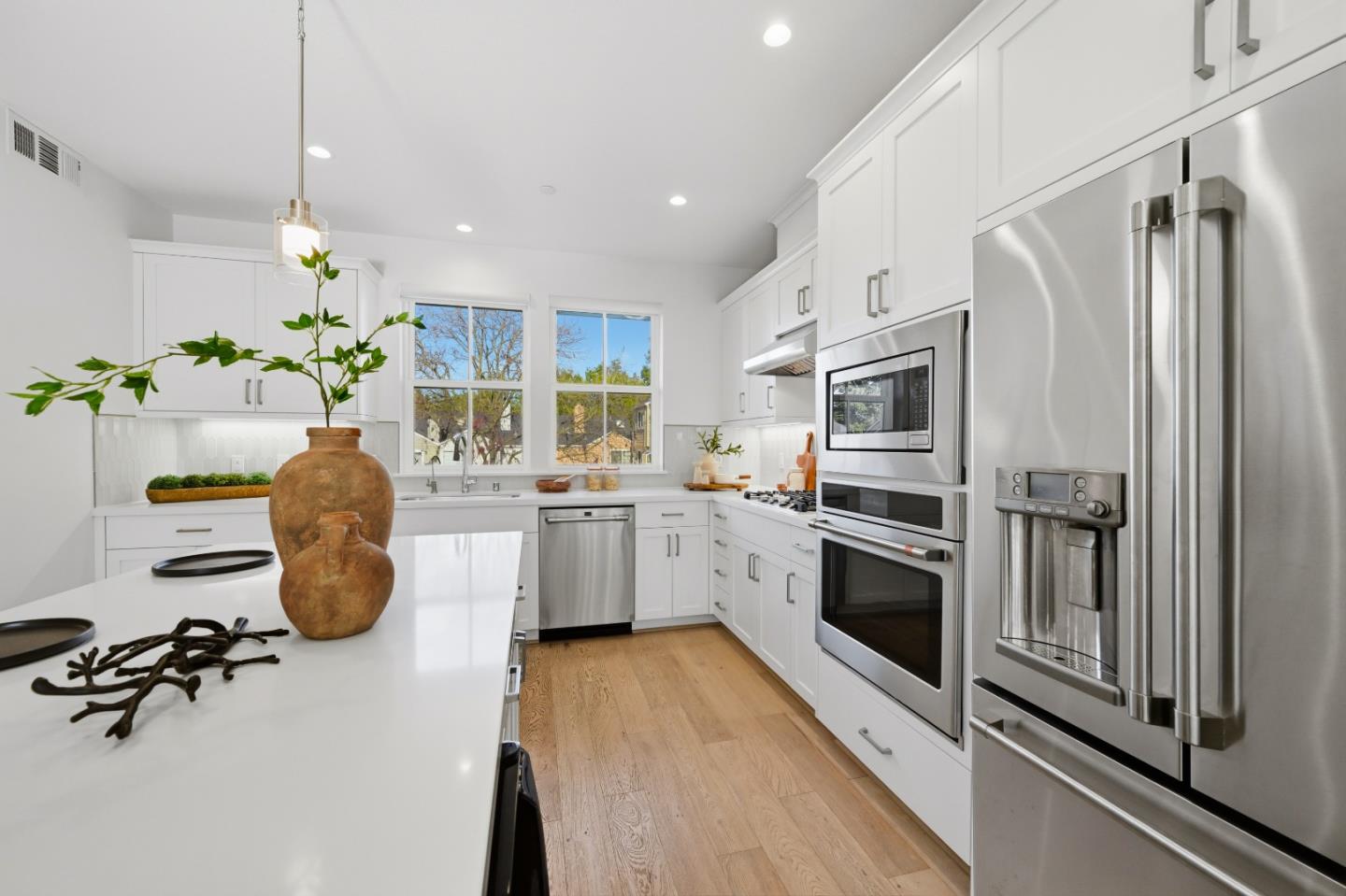 Detail Gallery Image 25 of 110 For 2020 Thea Cir, Mountain View,  CA 94043 - 3 Beds | 3/1 Baths