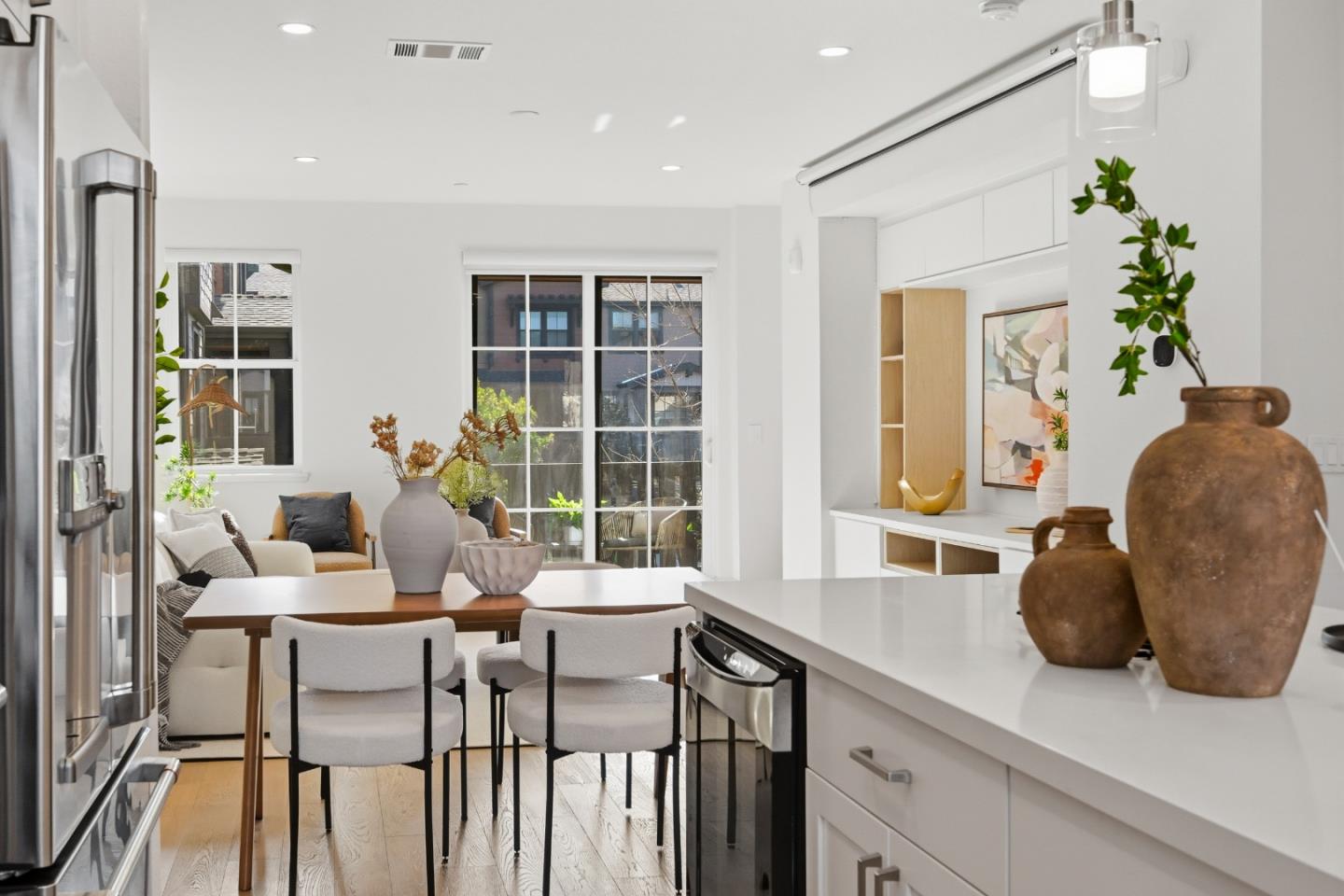 Detail Gallery Image 26 of 110 For 2020 Thea Cir, Mountain View,  CA 94043 - 3 Beds | 3/1 Baths