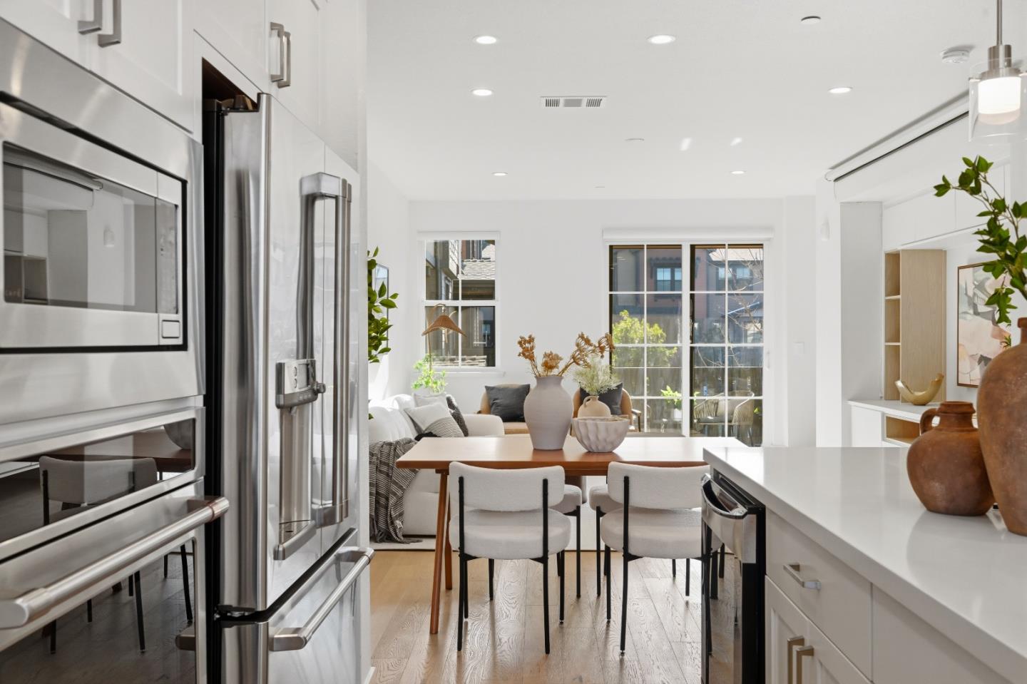 Detail Gallery Image 29 of 110 For 2020 Thea Cir, Mountain View,  CA 94043 - 3 Beds | 3/1 Baths