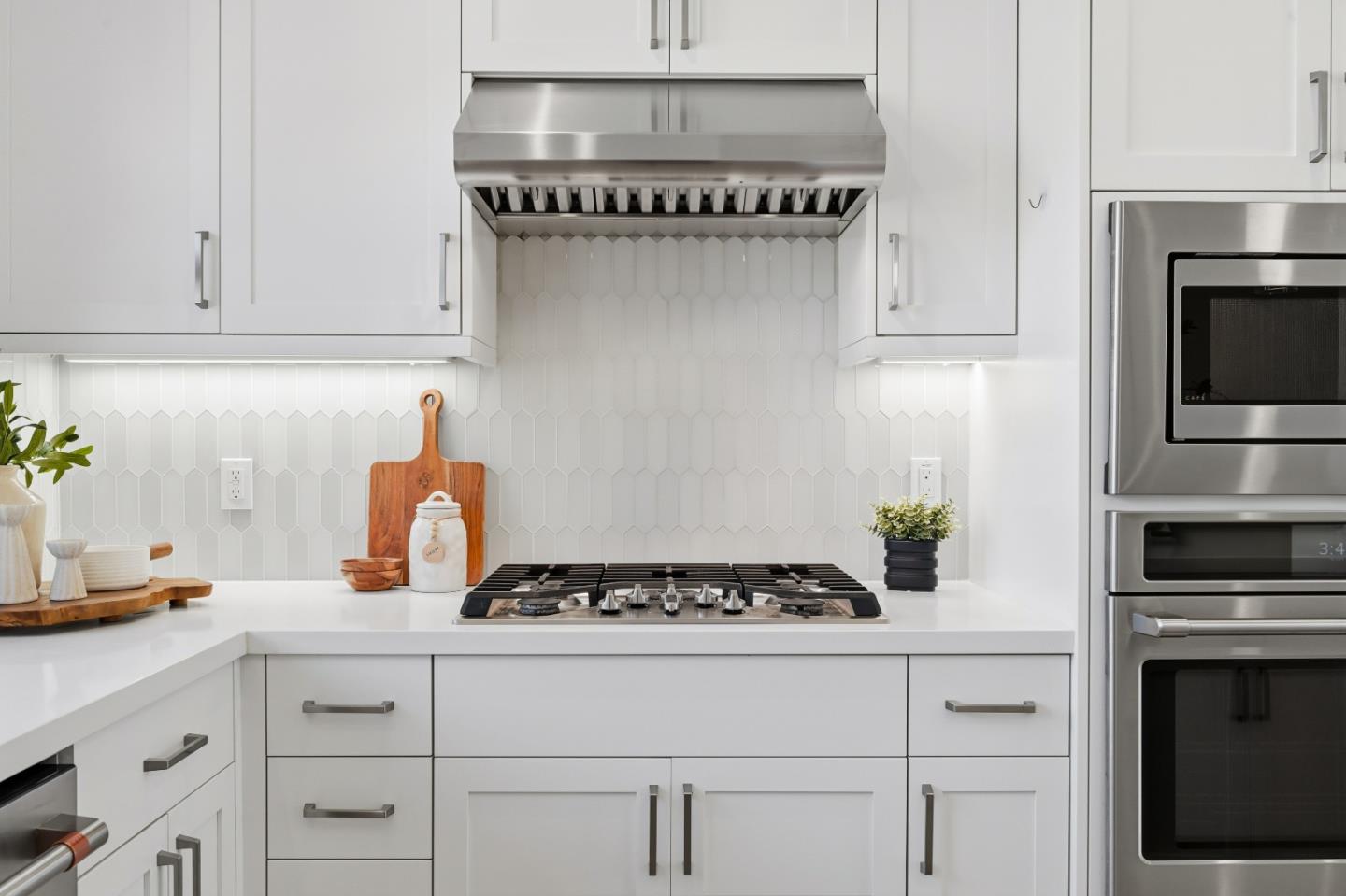 Detail Gallery Image 30 of 110 For 2020 Thea Cir, Mountain View,  CA 94043 - 3 Beds | 3/1 Baths