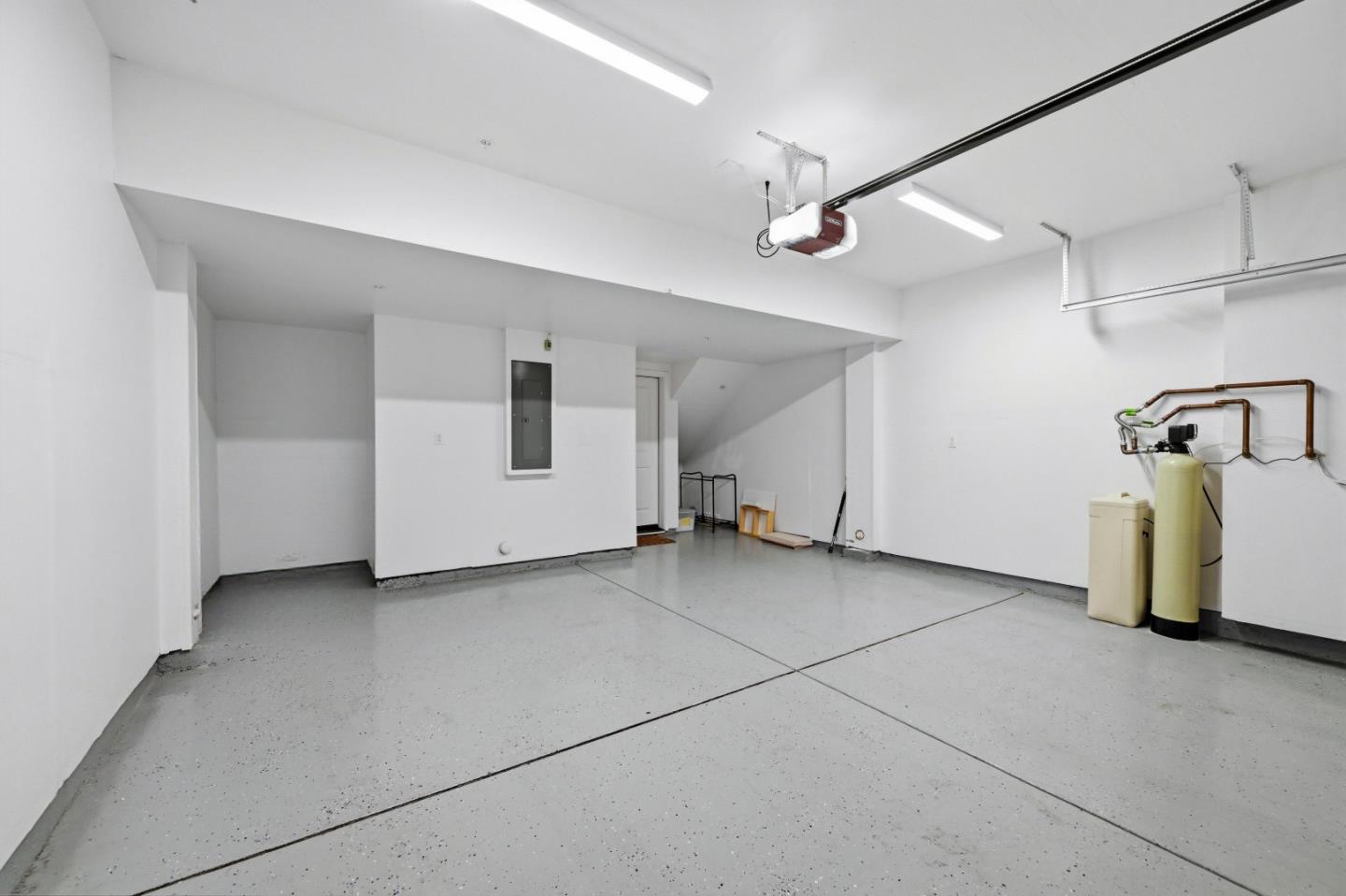 Detail Gallery Image 74 of 110 For 2020 Thea Cir, Mountain View,  CA 94043 - 3 Beds | 3/1 Baths