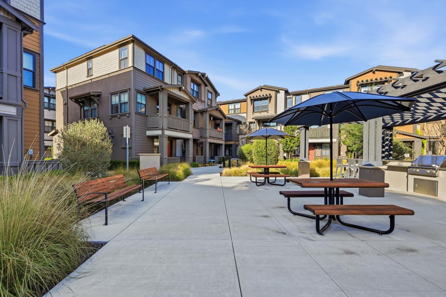 Detail Gallery Image 80 of 110 For 2020 Thea Cir, Mountain View,  CA 94043 - 3 Beds | 3/1 Baths