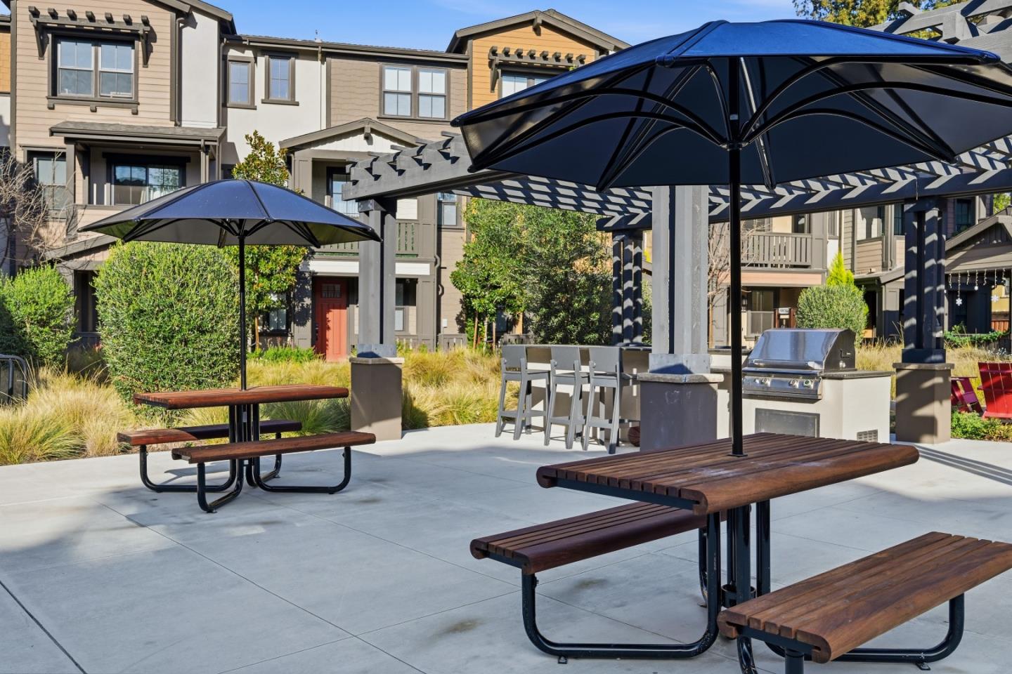 Detail Gallery Image 81 of 110 For 2020 Thea Cir, Mountain View,  CA 94043 - 3 Beds | 3/1 Baths