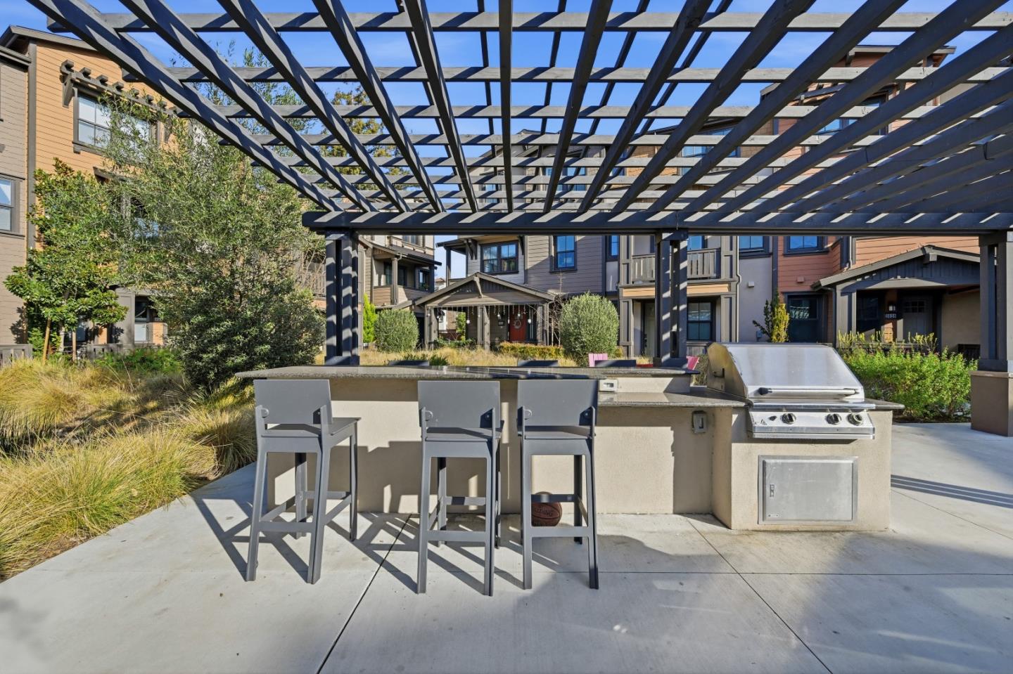 Detail Gallery Image 82 of 110 For 2020 Thea Cir, Mountain View,  CA 94043 - 3 Beds | 3/1 Baths