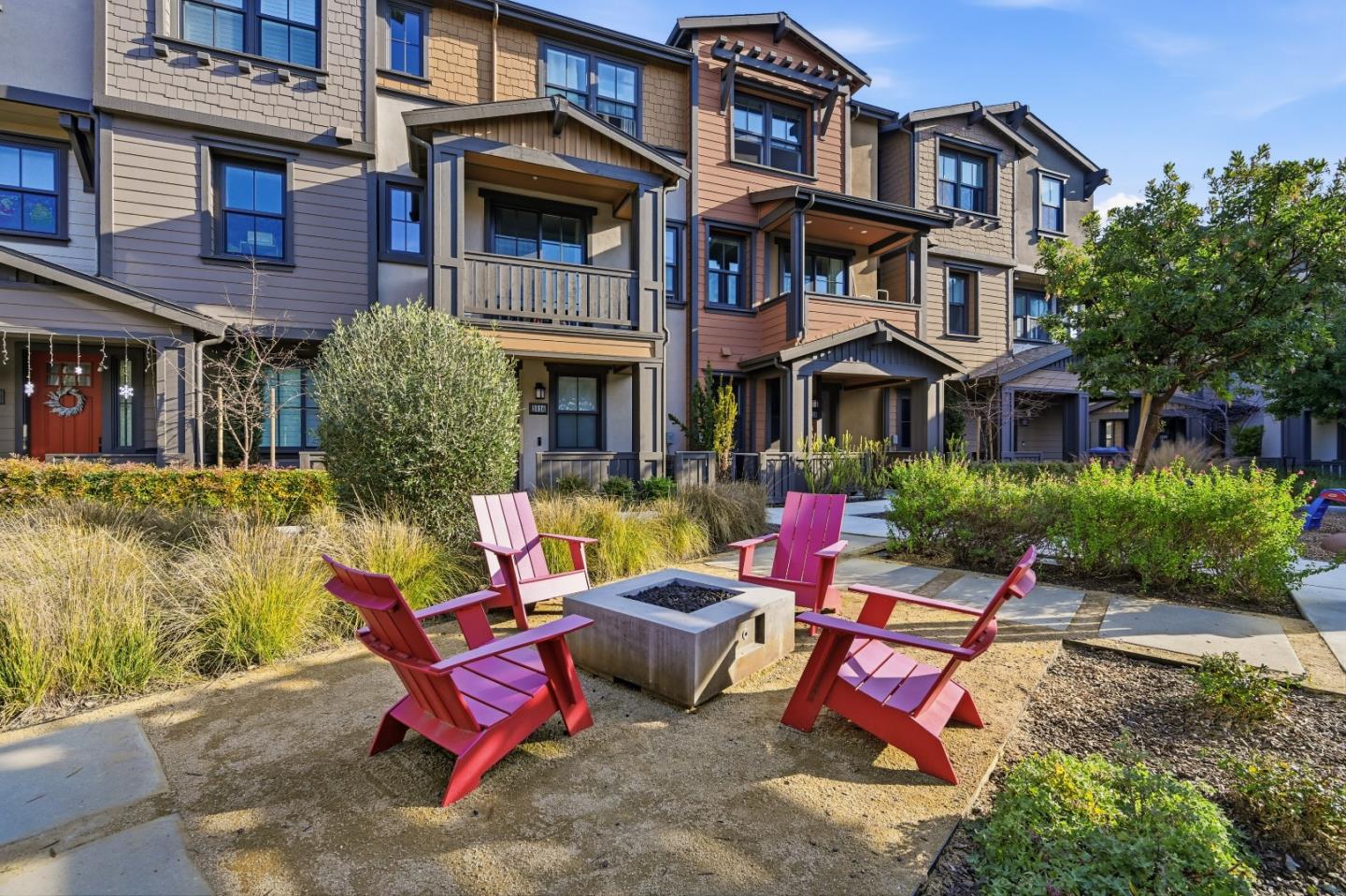 Detail Gallery Image 85 of 110 For 2020 Thea Cir, Mountain View,  CA 94043 - 3 Beds | 3/1 Baths