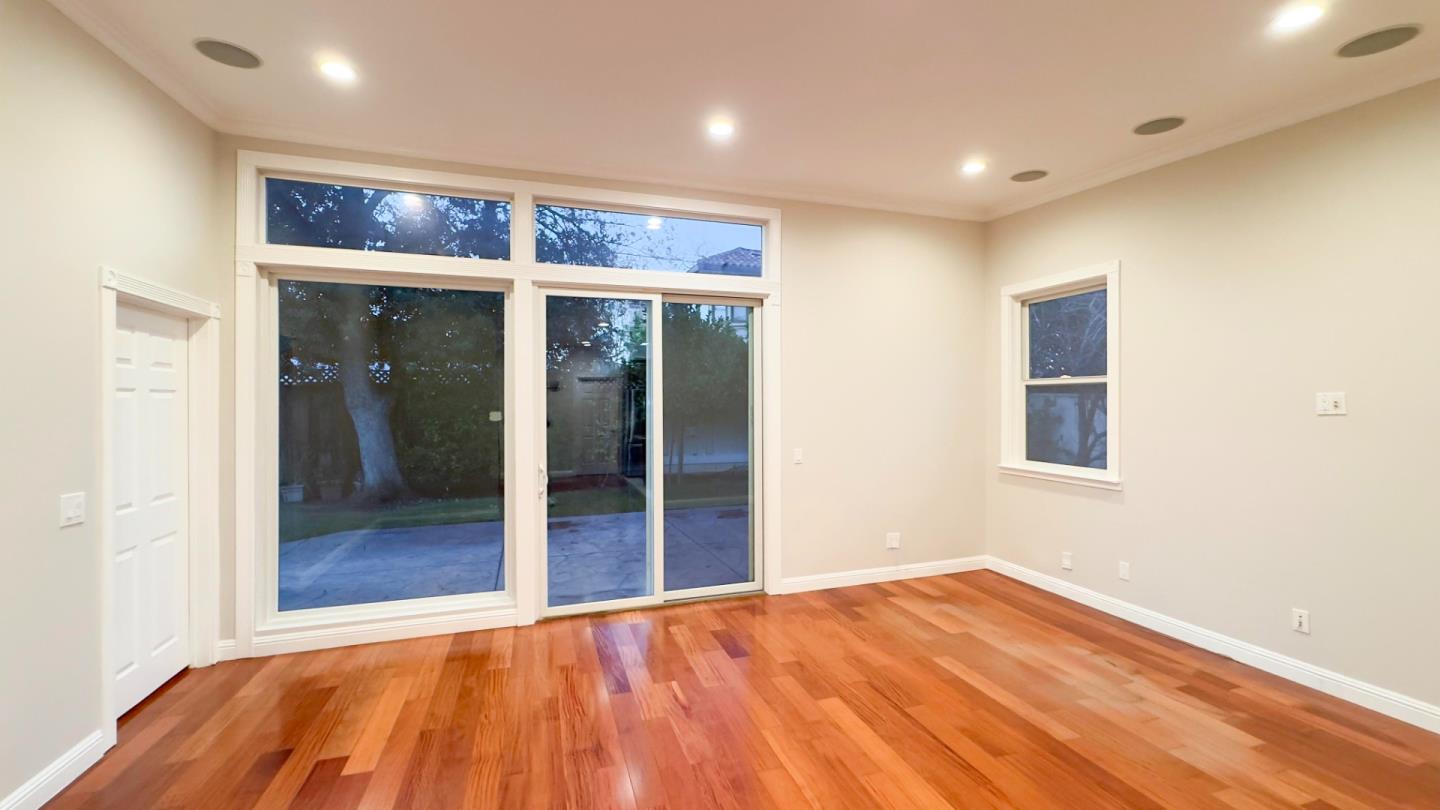 Detail Gallery Image 11 of 15 For 827 Richardson Ct, Palo Alto,  CA 94303 - 5 Beds | 3/1 Baths