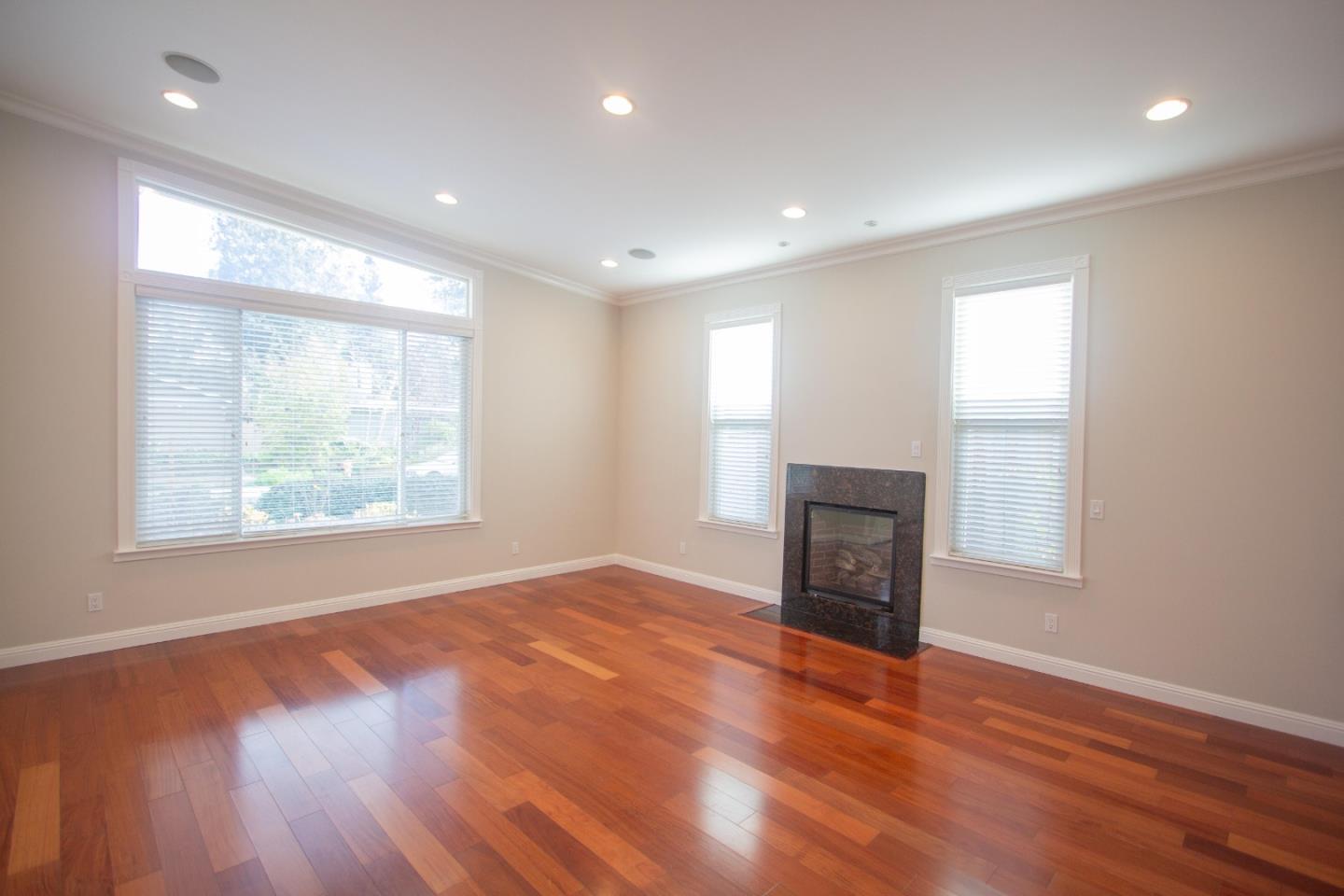 Detail Gallery Image 6 of 15 For 827 Richardson Ct, Palo Alto,  CA 94303 - 5 Beds | 3/1 Baths