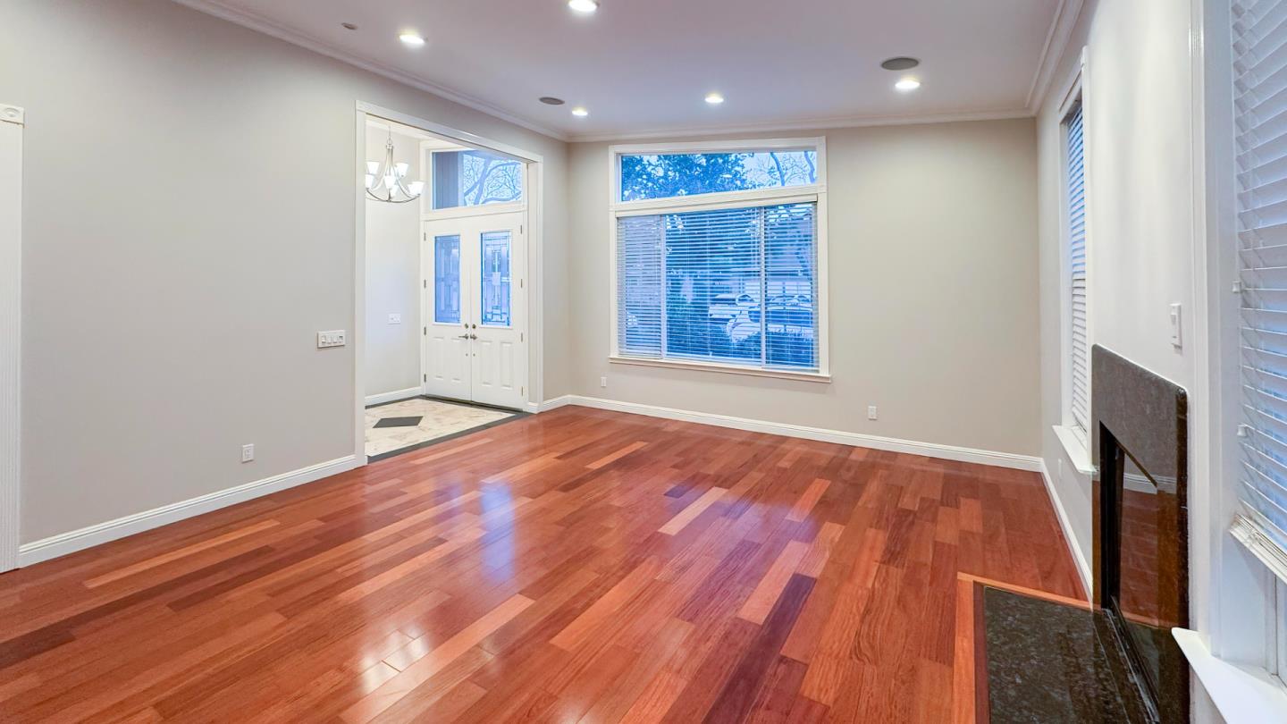 Detail Gallery Image 7 of 15 For 827 Richardson Ct, Palo Alto,  CA 94303 - 5 Beds | 3/1 Baths