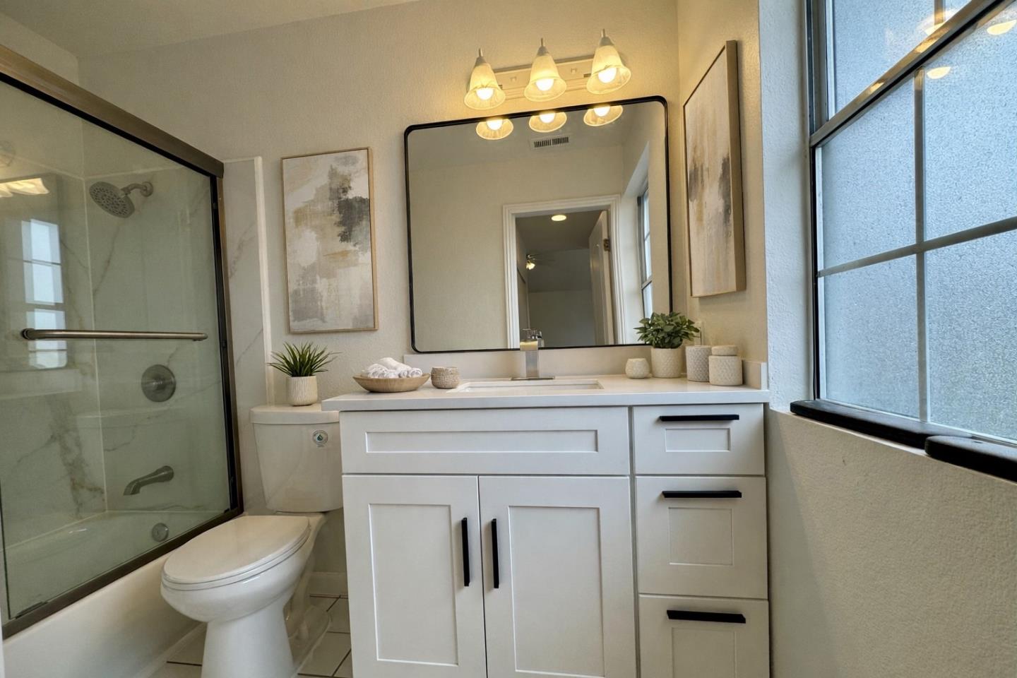 Detail Gallery Image 11 of 13 For 645 Dadis Way, San Jose,  CA 95111 - 3 Beds | 2/1 Baths