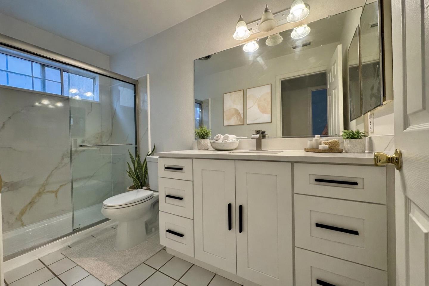 Detail Gallery Image 8 of 13 For 645 Dadis Way, San Jose,  CA 95111 - 3 Beds | 2/1 Baths