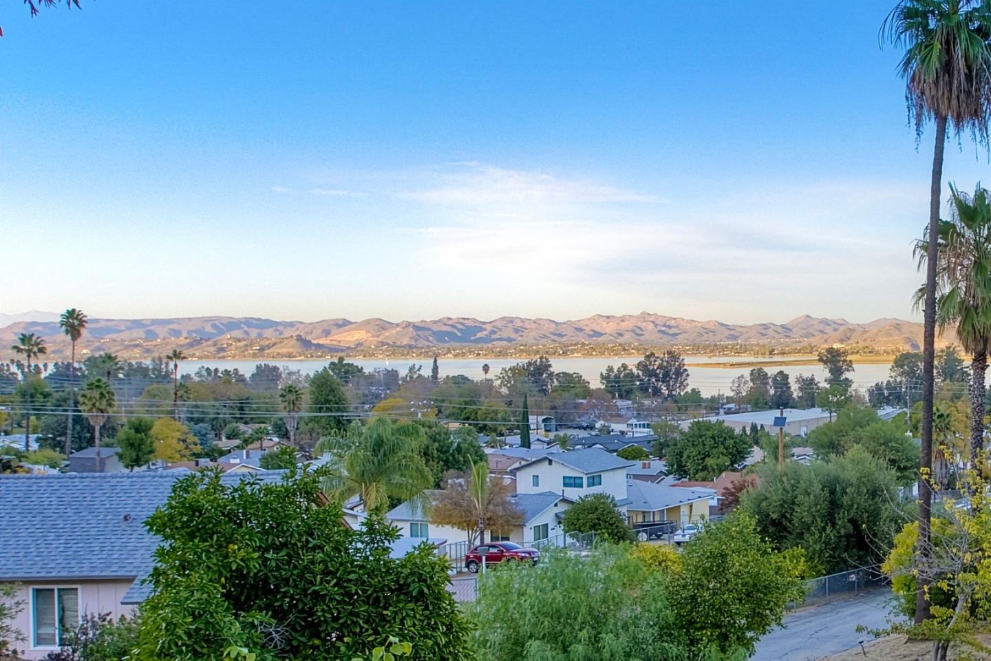 Detail Gallery Image 2 of 35 For 18261 Sanders Dr, Lake Elsinore,  CA 92530 - 3 Beds | 2 Baths