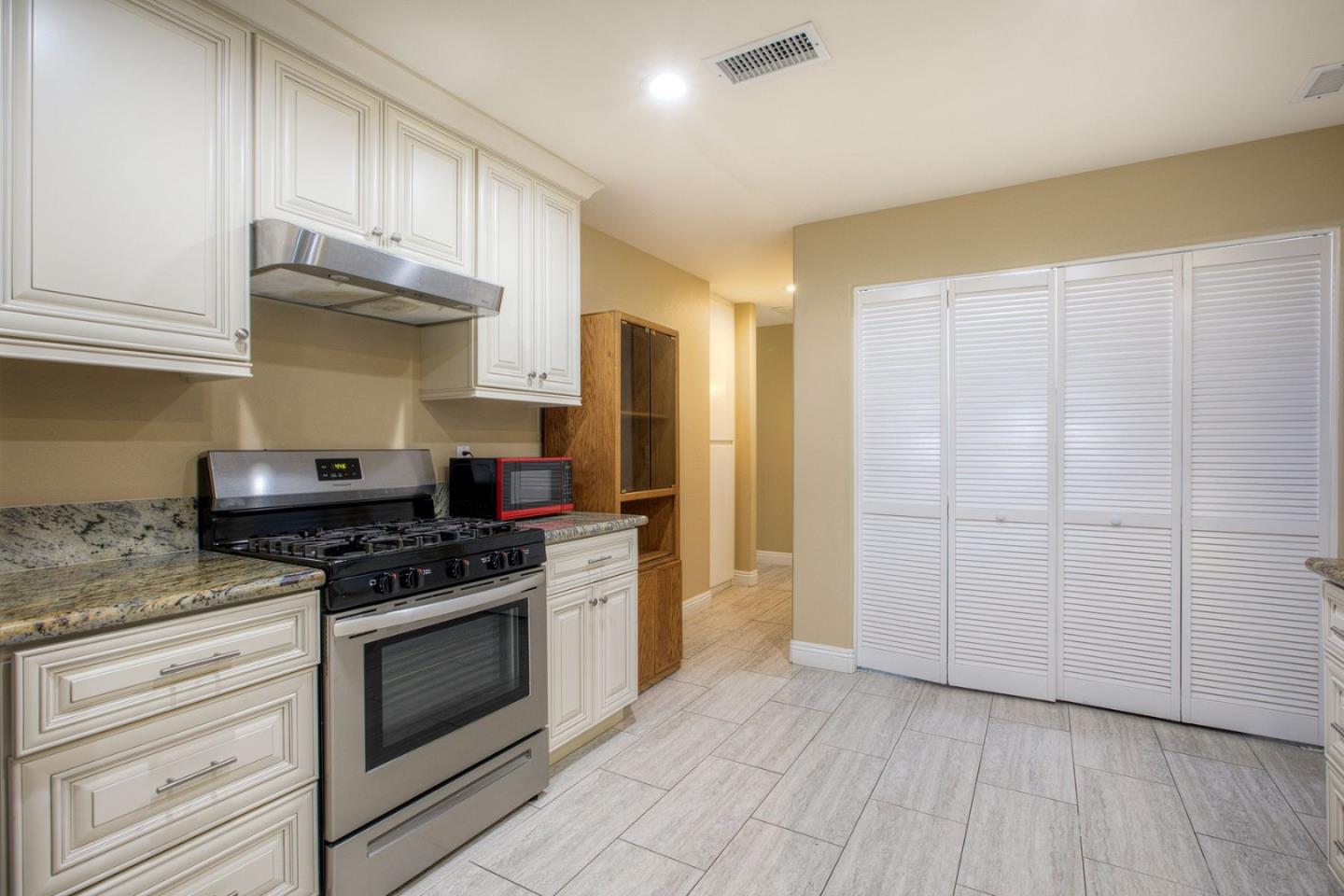 Detail Gallery Image 22 of 35 For 18261 Sanders Dr, Lake Elsinore,  CA 92530 - 3 Beds | 2 Baths