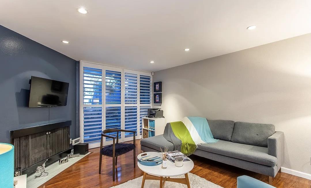 Front Image Thumbnail for ML82031900