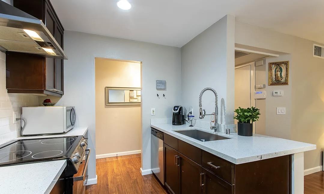 Detail Gallery Image 7 of 23 For 8530 Holloway Dr, West Hollywood,  CA 90069 - 1 Beds | 1 Baths