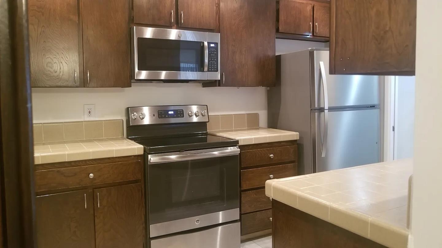 Detail Gallery Image 5 of 13 For 6225 Canterbury Dr, Culver City,  CA 90230 - 1 Beds | 1 Baths