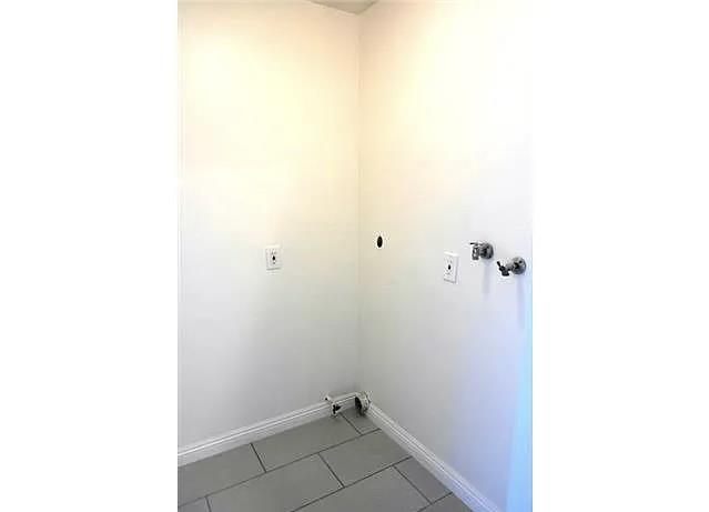 Detail Gallery Image 11 of 19 For 5460 Dobbs St, Los Angeles,  CA 90032 - 2 Beds | 2 Baths