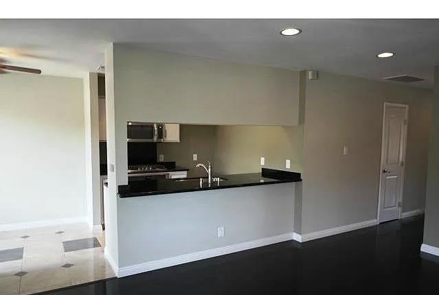 Detail Gallery Image 13 of 19 For 5460 Dobbs St, Los Angeles,  CA 90032 - 2 Beds | 2 Baths