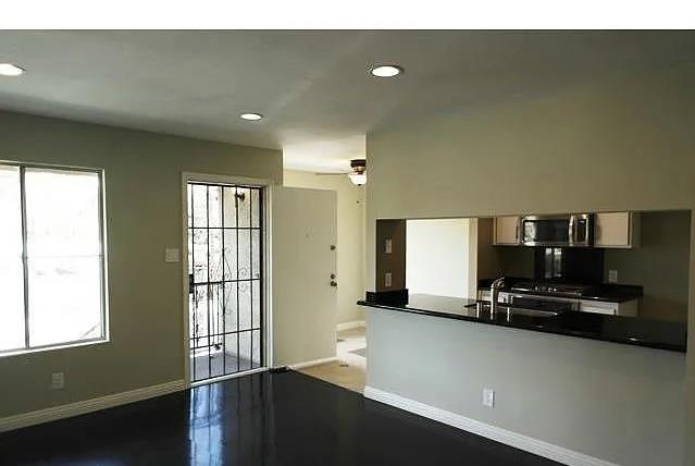 Detail Gallery Image 14 of 19 For 5460 Dobbs St, Los Angeles,  CA 90032 - 2 Beds | 2 Baths