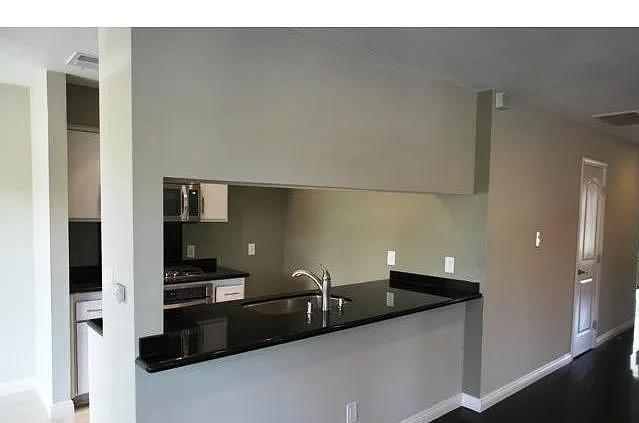 Detail Gallery Image 16 of 19 For 5460 Dobbs St, Los Angeles,  CA 90032 - 2 Beds | 2 Baths