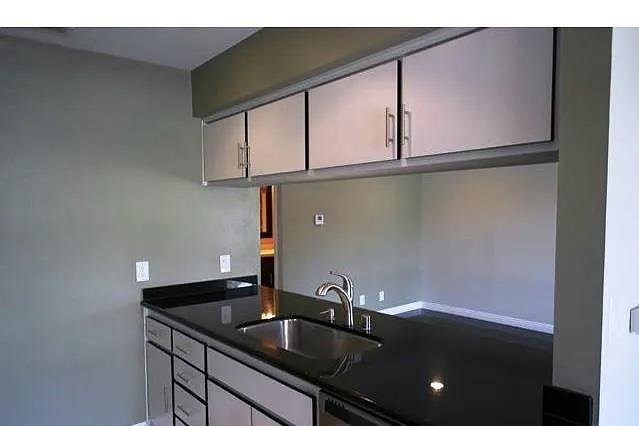 Detail Gallery Image 18 of 19 For 5460 Dobbs St, Los Angeles,  CA 90032 - 2 Beds | 2 Baths