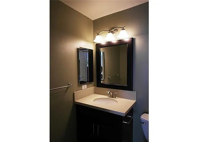 Detail Gallery Image 8 of 19 For 5460 Dobbs St, Los Angeles,  CA 90032 - 2 Beds | 2 Baths