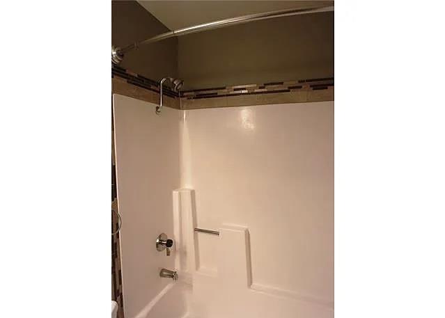 Detail Gallery Image 9 of 19 For 5460 Dobbs St, Los Angeles,  CA 90032 - 2 Beds | 2 Baths