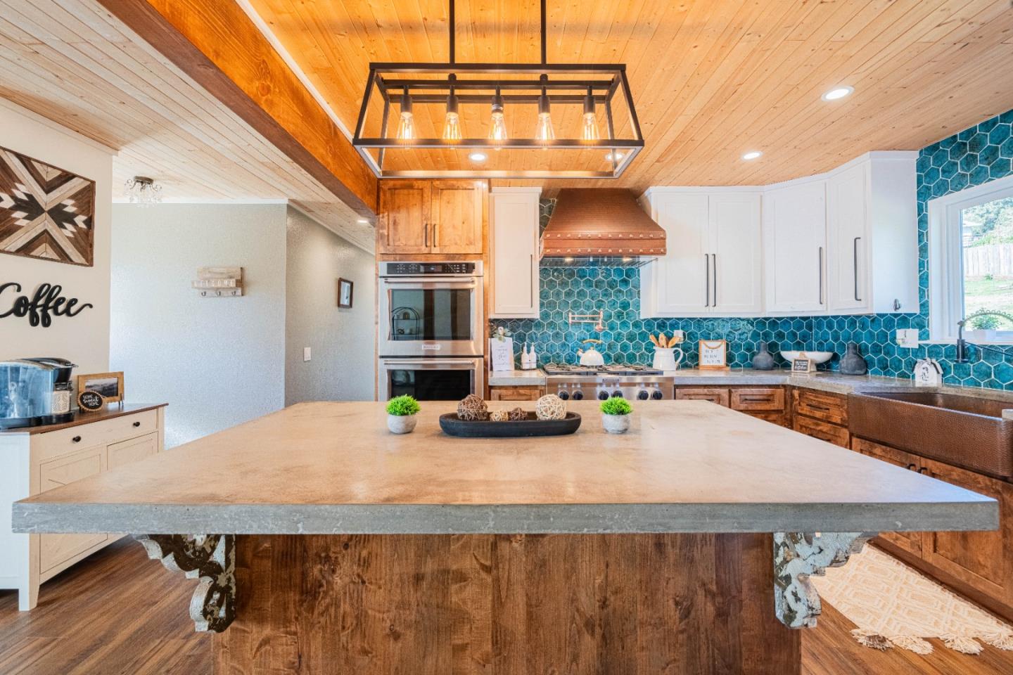 Detail Gallery Image 10 of 42 For 19112 Marjorie Rd, Salinas,  CA 93907 - 3 Beds | 2 Baths