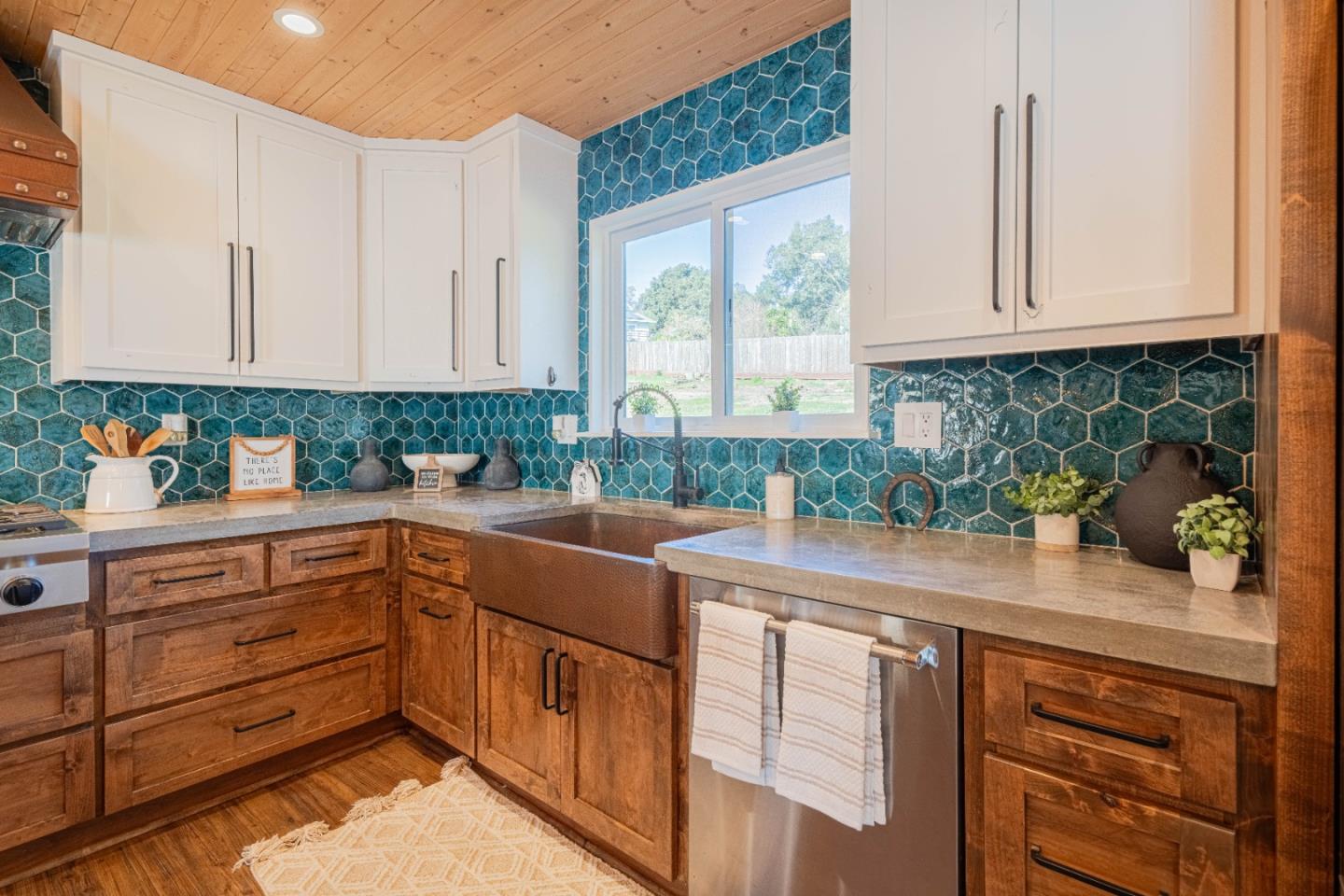 Detail Gallery Image 11 of 42 For 19112 Marjorie Rd, Salinas,  CA 93907 - 3 Beds | 2 Baths