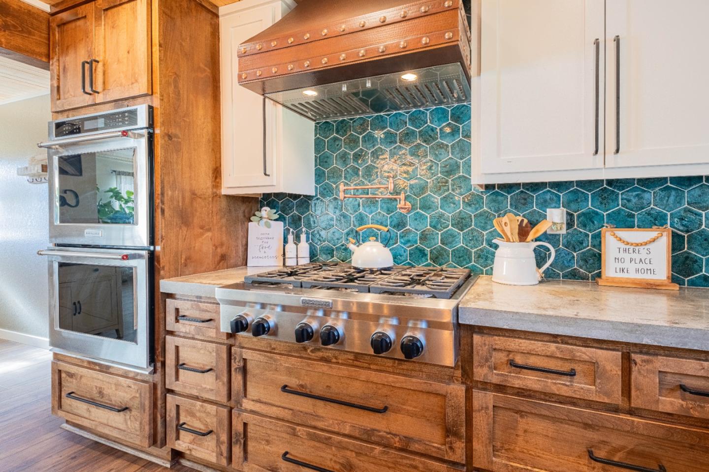 Detail Gallery Image 13 of 42 For 19112 Marjorie Rd, Salinas,  CA 93907 - 3 Beds | 2 Baths