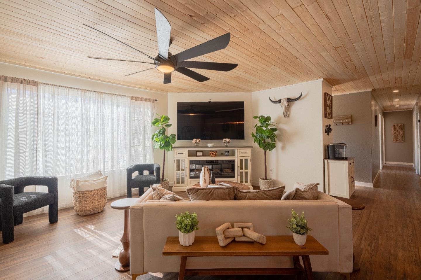 Detail Gallery Image 5 of 42 For 19112 Marjorie Rd, Salinas,  CA 93907 - 3 Beds | 2 Baths