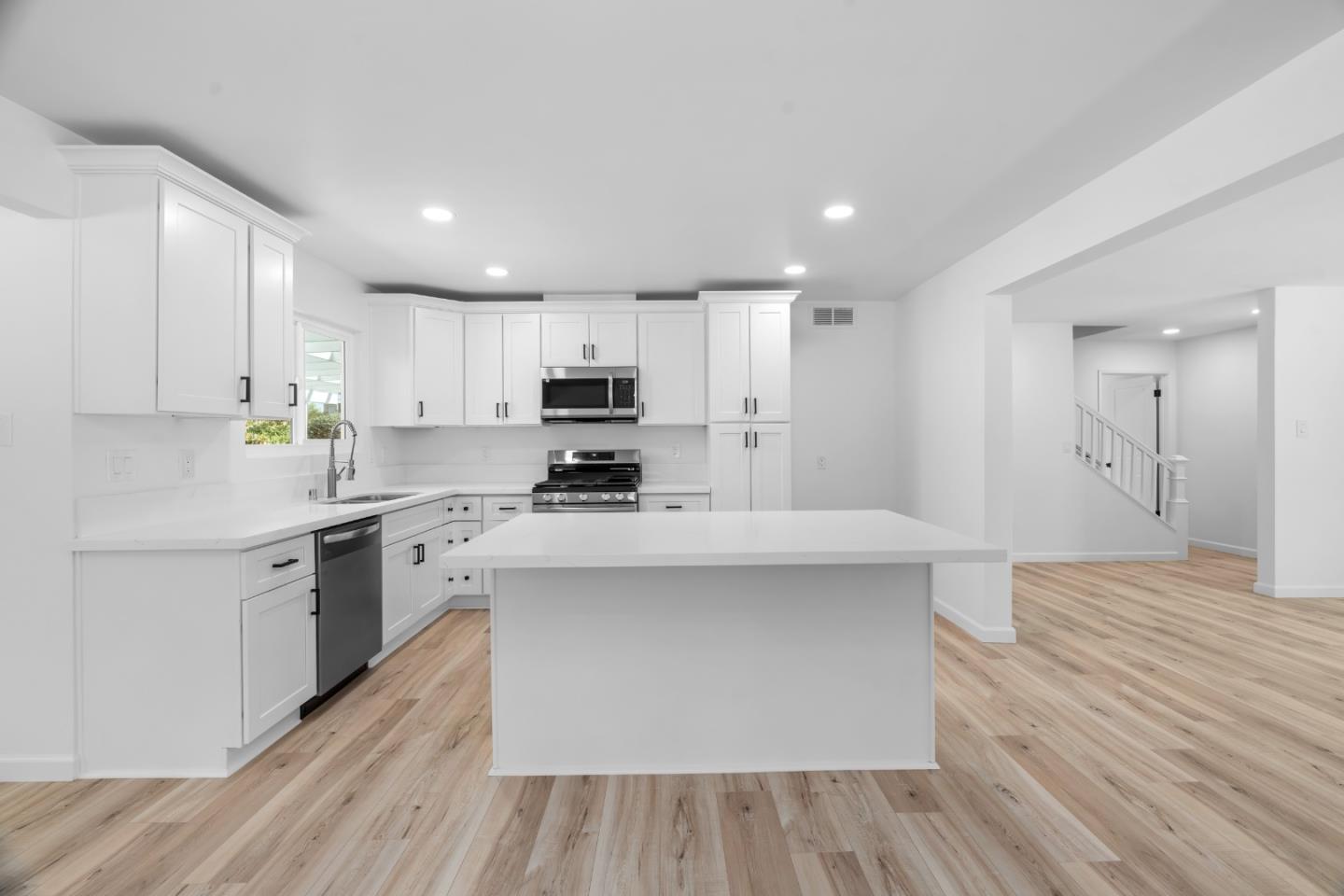 Detail Gallery Image 10 of 27 For 3221 Colgate Ln, Bakersfield,  CA 93306 - 4 Beds | 2 Baths