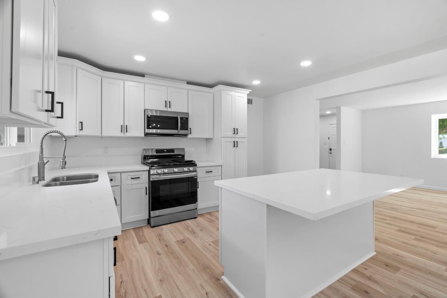 Detail Gallery Image 11 of 27 For 3221 Colgate Ln, Bakersfield,  CA 93306 - 4 Beds | 2 Baths