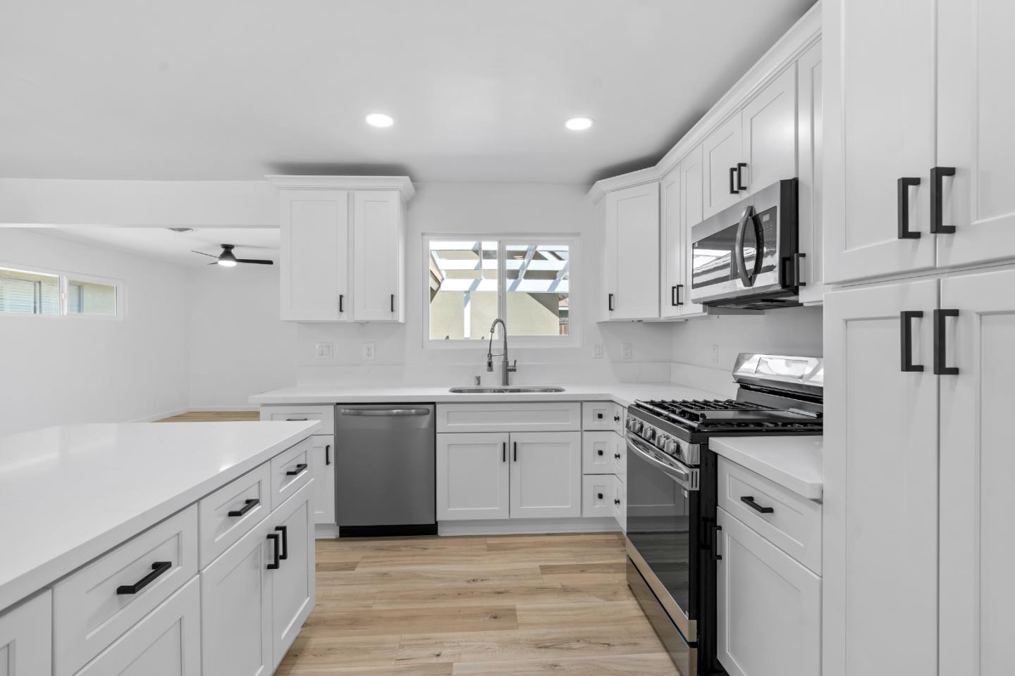 Detail Gallery Image 13 of 27 For 3221 Colgate Ln, Bakersfield,  CA 93306 - 4 Beds | 2 Baths