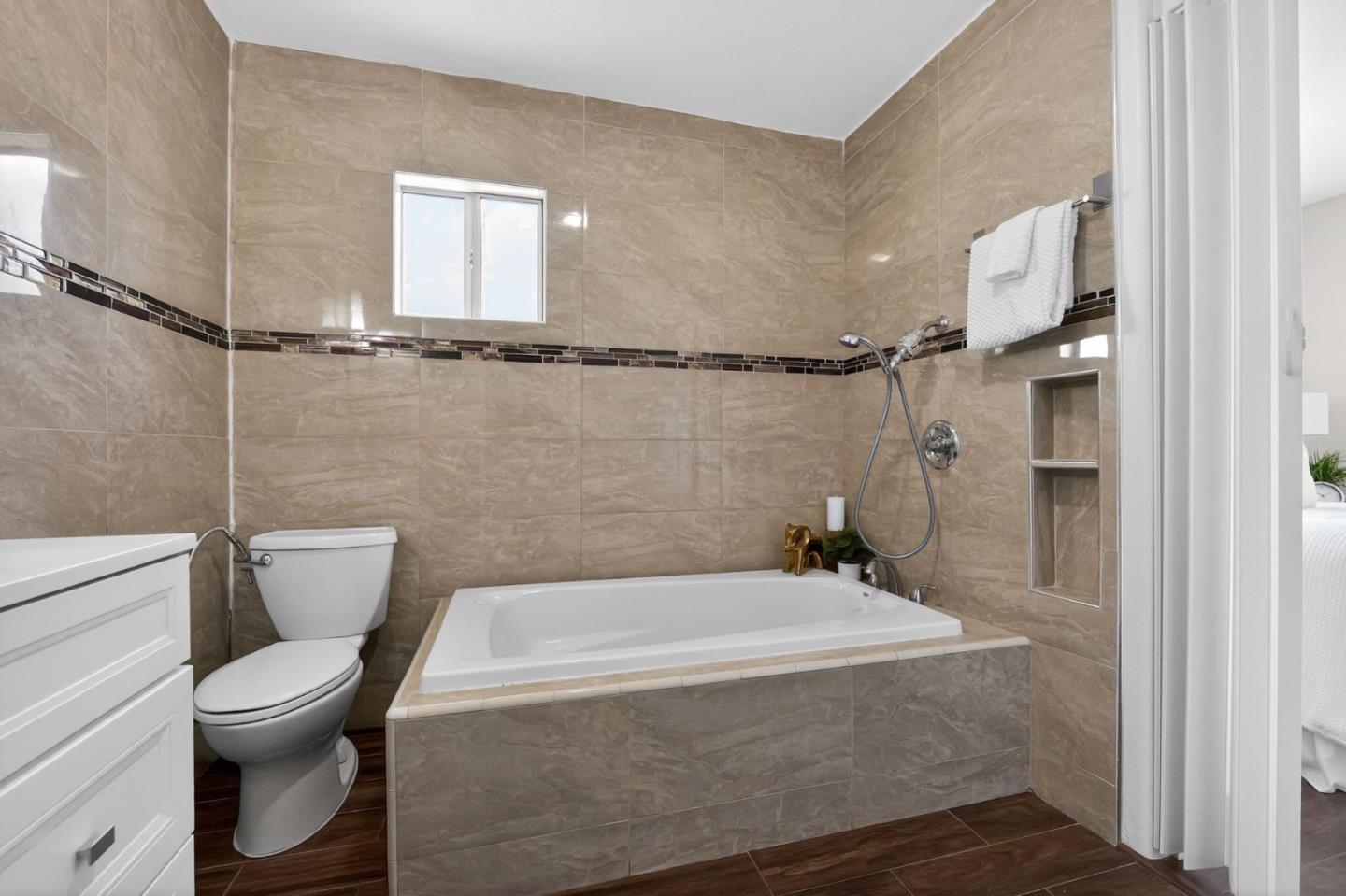 Detail Gallery Image 17 of 28 For 240 Santa Rosa Dr, San Jose,  CA 95111 - 3 Beds | 2 Baths