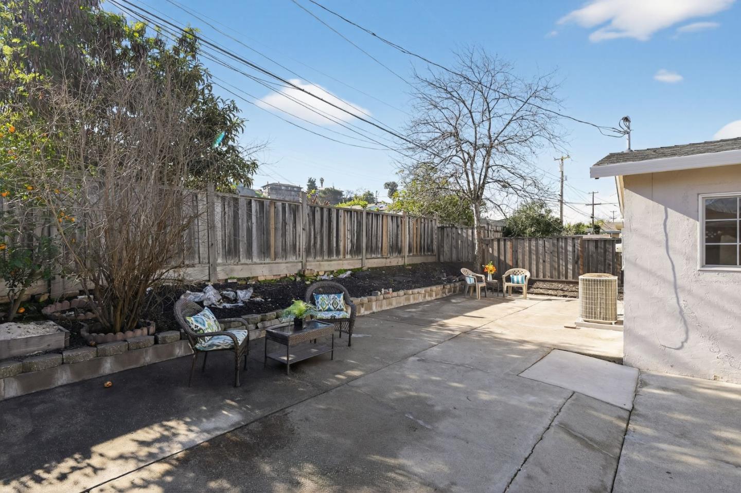 Detail Gallery Image 23 of 28 For 240 Santa Rosa Dr, San Jose,  CA 95111 - 3 Beds | 2 Baths