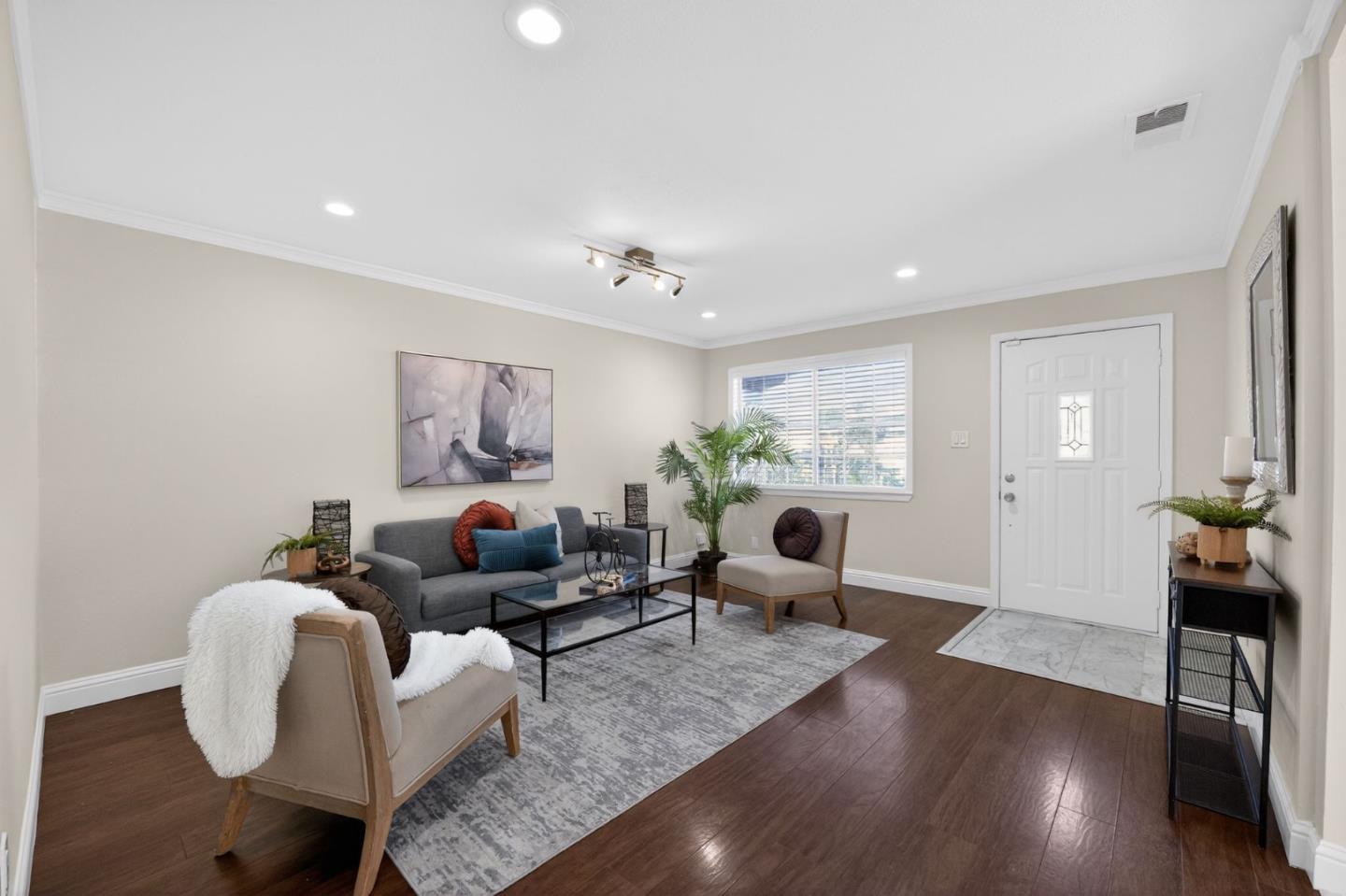 Detail Gallery Image 4 of 28 For 240 Santa Rosa Dr, San Jose,  CA 95111 - 3 Beds | 2 Baths